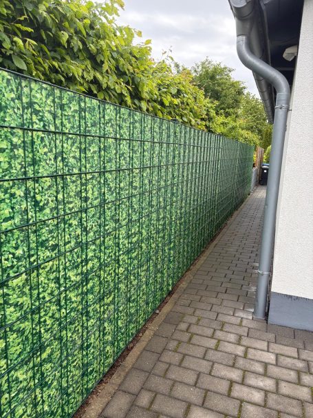 Zaunbau mit Sichtschutz